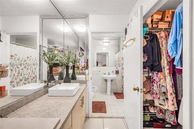 7256 W 34th Ln, Hialeah, FL 33018