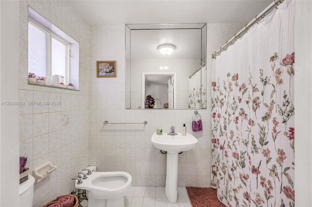 7256 W 34th Ln, Hialeah, FL 33018