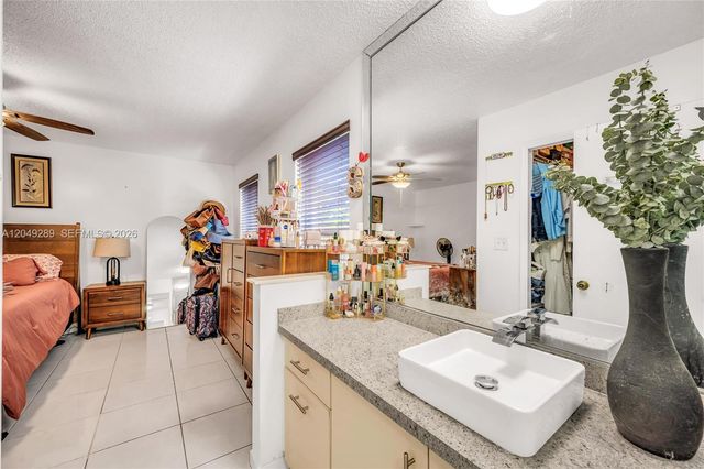 7256 W 34th Ln, Hialeah, FL 33018