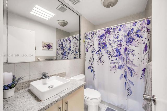7256 W 34th Ln, Hialeah, FL 33018