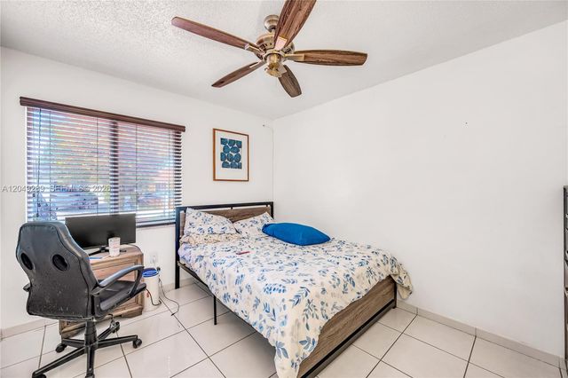 7256 W 34th Ln, Hialeah, FL 33018