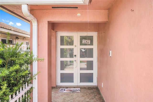7256 W 34th Ln, Hialeah, FL 33018
