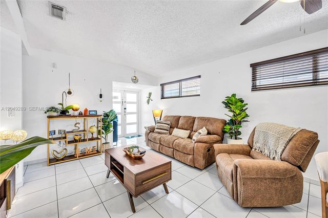 7256 W 34th Ln, Hialeah, FL 33018