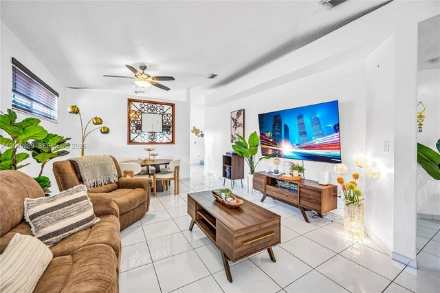 7256 W 34th Ln, Hialeah, FL 33018