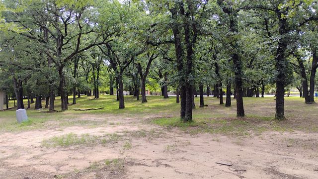 921 Sportsman Park Road, Azle, TX 76020