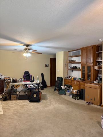 921 Sportsman Park Road, Azle, TX 76020