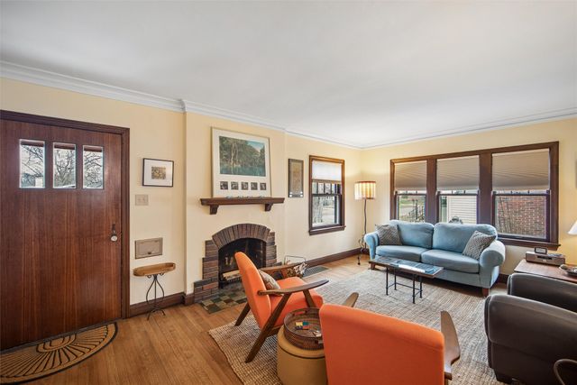 924 39th Street, Des Moines, IA 50312