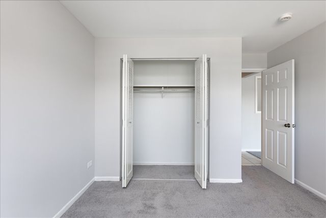 5740 East Avenue 2D, Countryside, IL 60525