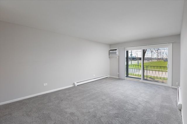 5740 East Avenue 2D, Countryside, IL 60525