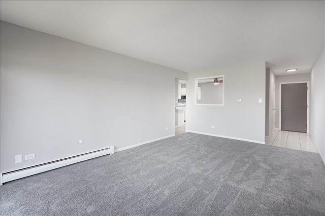 5740 East Avenue 2D, Countryside, IL 60525