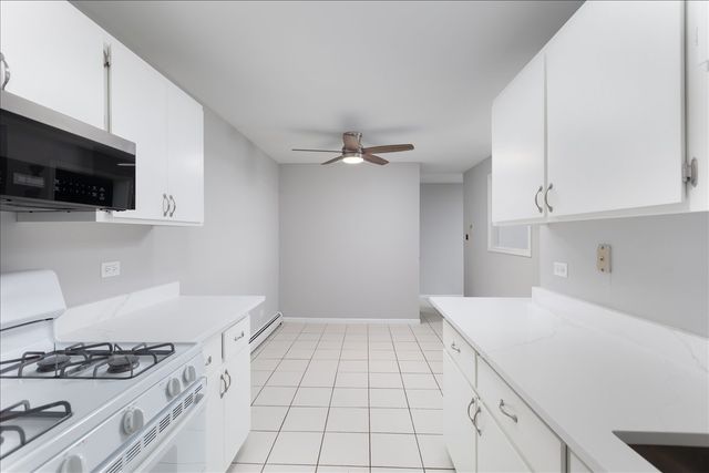 5740 East Avenue 2D, Countryside, IL 60525