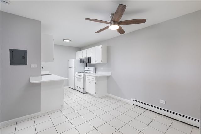 5740 East Avenue 2D, Countryside, IL 60525