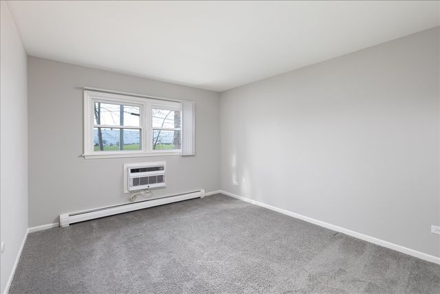 5740 East Avenue 2D, Countryside, IL 60525