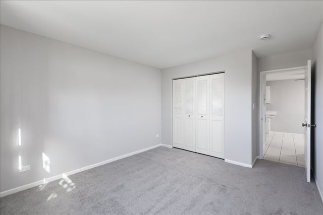 5740 East Avenue 2D, Countryside, IL 60525