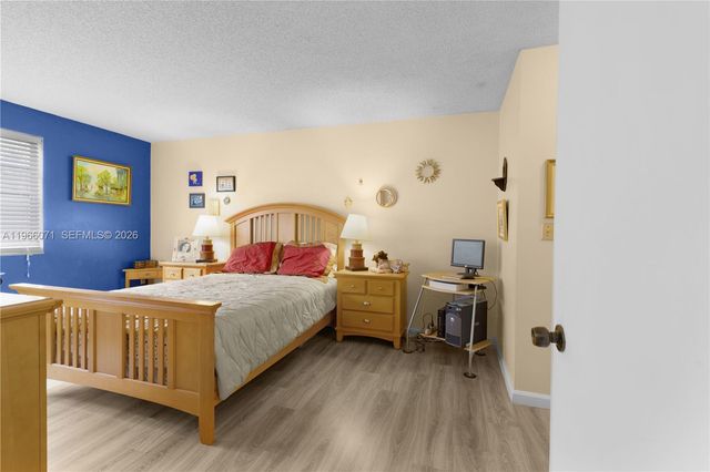 325 NW 72nd Ave 308, Miami, FL 33126