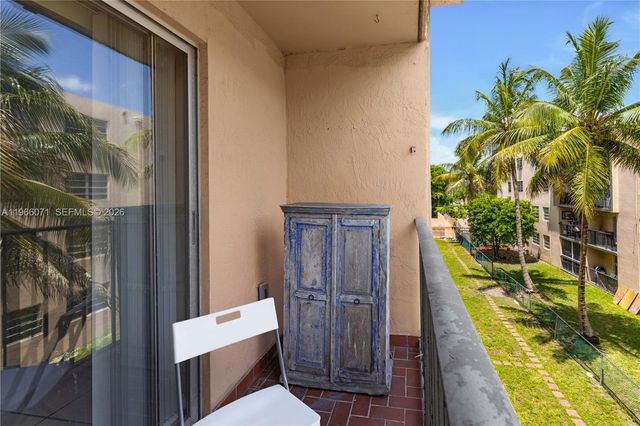 325 NW 72nd Ave 308, Miami, FL 33126