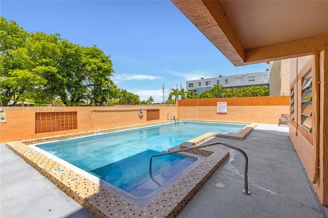 325 NW 72nd Ave 308, Miami, FL 33126