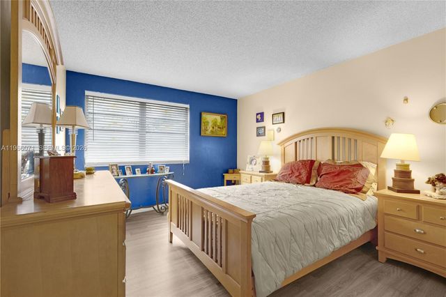 325 NW 72nd Ave 308, Miami, FL 33126