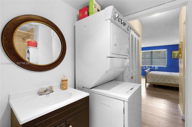 325 NW 72nd Ave 308, Miami, FL 33126