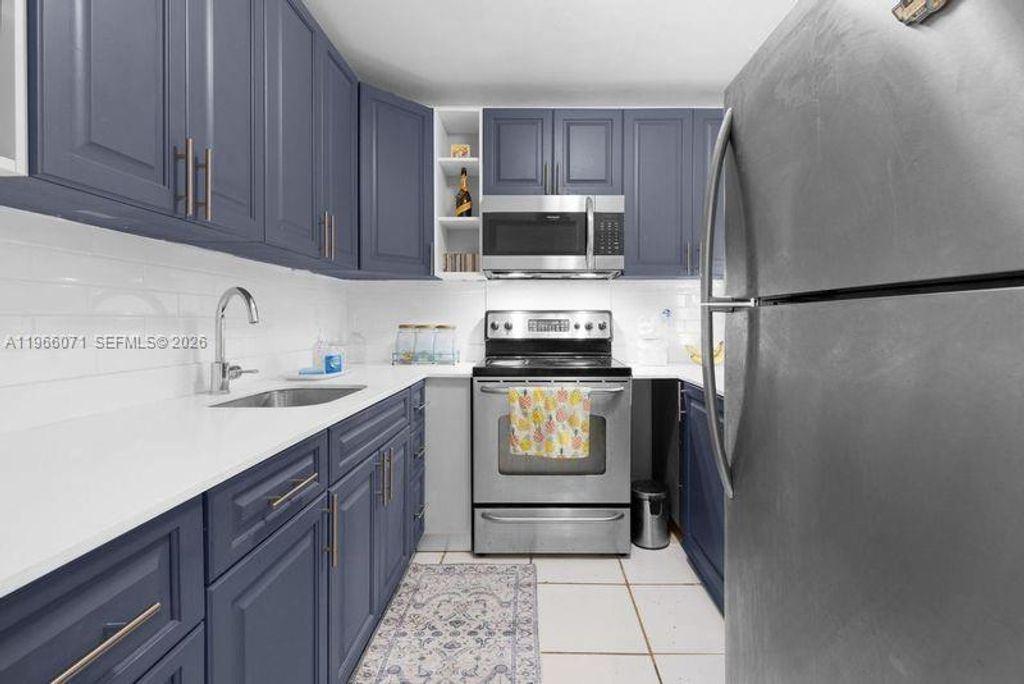 325 NW 72nd Ave 308, Miami, FL 33126