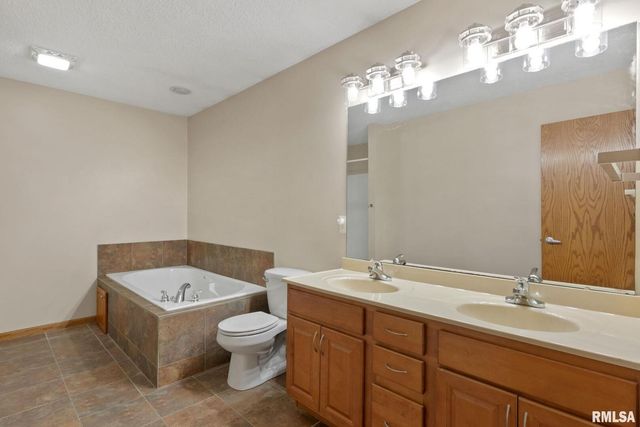 6112 34TH Avenue A Court, Moline, IL 61265