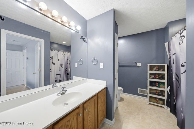 6900 Franklin Farmer Way, Louisville, KY 40229