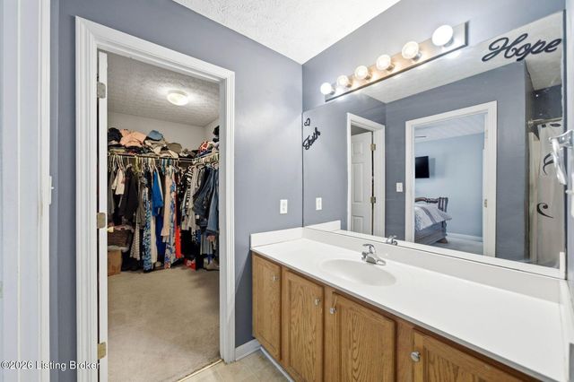 6900 Franklin Farmer Way, Louisville, KY 40229