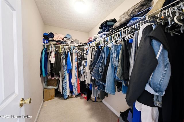 6900 Franklin Farmer Way, Louisville, KY 40229