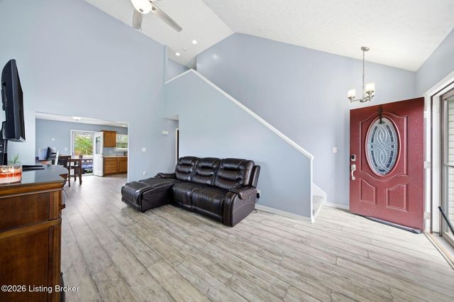 6900 Franklin Farmer Way, Louisville, KY 40229