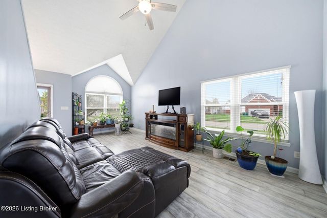 6900 Franklin Farmer Way, Louisville, KY 40229