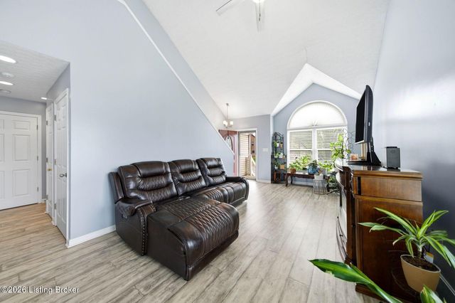 6900 Franklin Farmer Way, Louisville, KY 40229