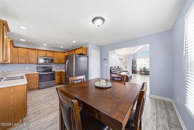 6900 Franklin Farmer Way, Louisville, KY 40229