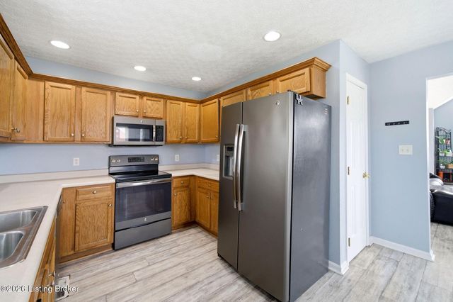 6900 Franklin Farmer Way, Louisville, KY 40229