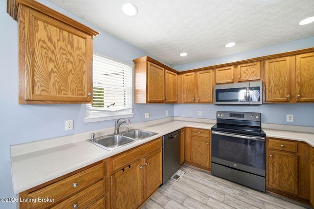 6900 Franklin Farmer Way, Louisville, KY 40229