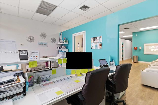 10418 W Atlantic Blvd, Coral Springs, FL 33071