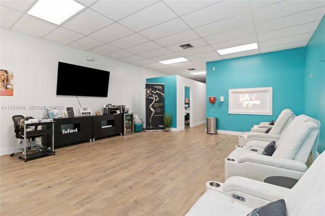 10418 W Atlantic Blvd, Coral Springs, FL 33071