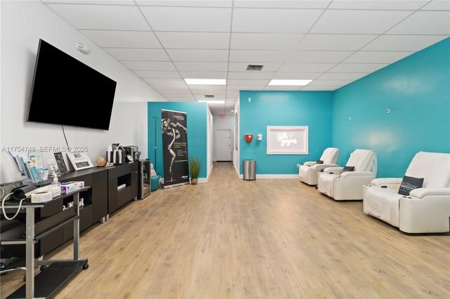 10418 W Atlantic Blvd, Coral Springs, FL 33071