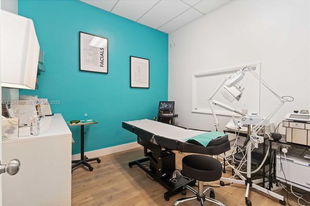 10418 W Atlantic Blvd, Coral Springs, FL 33071