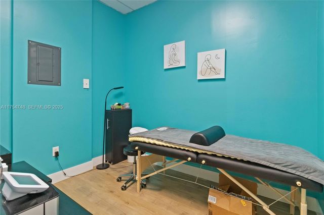 10418 W Atlantic Blvd, Coral Springs, FL 33071