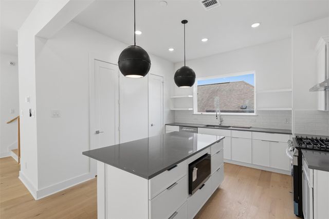 904 Kern Street B, Houston, TX 77009