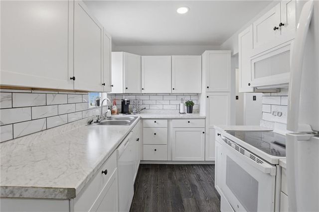 1224 NE 43rd Terrace, Kansas City, MO 64116