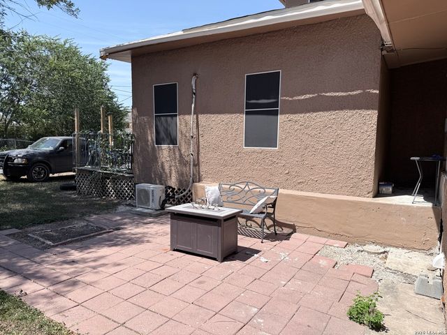 1030 W HUISACHE AVE, San Antonio, TX 78201