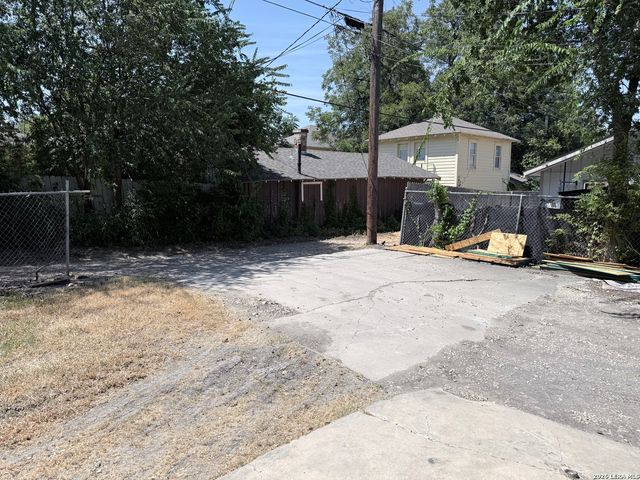 1030 W HUISACHE AVE, San Antonio, TX 78201