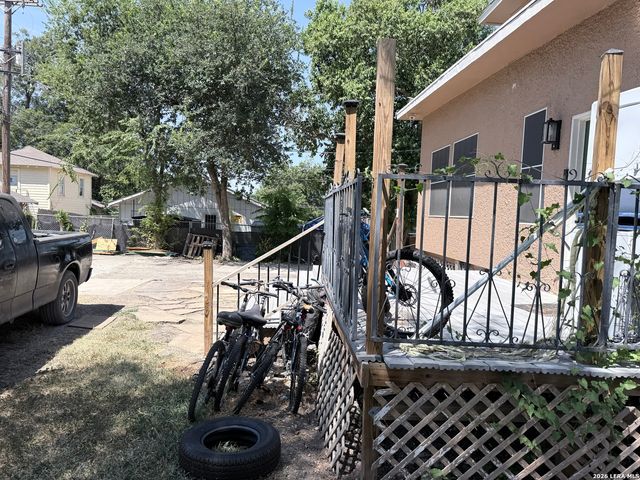 1030 W HUISACHE AVE, San Antonio, TX 78201