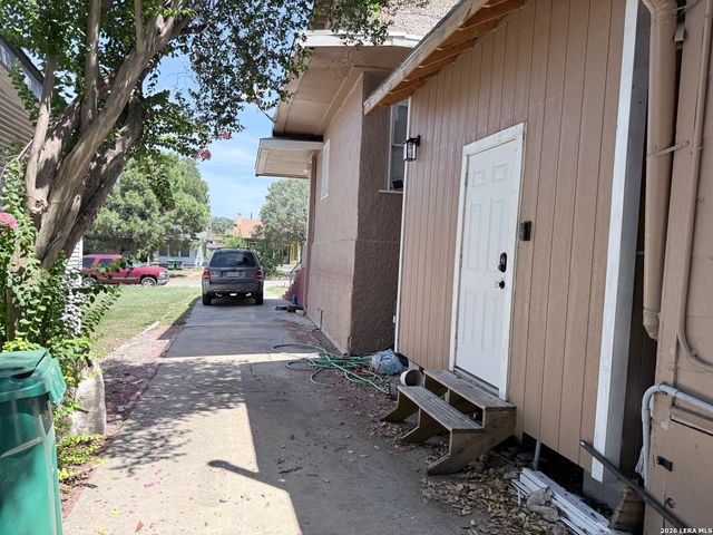 1030 W HUISACHE AVE, San Antonio, TX 78201