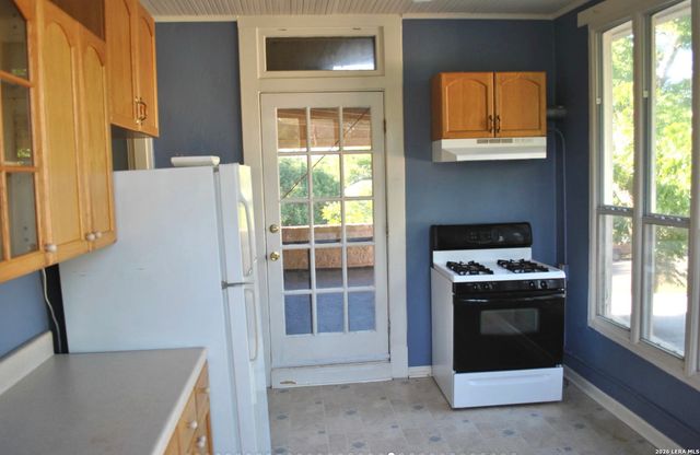 1030 W HUISACHE AVE, San Antonio, TX 78201