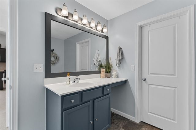 1327 Gardner Pond Lane, Vicksburg, MI 49097