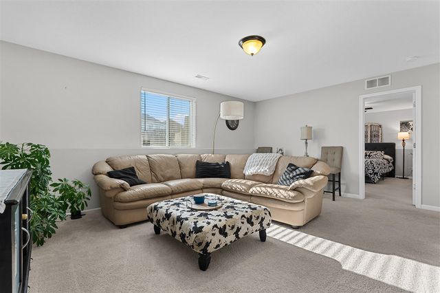 1327 Gardner Pond Lane, Vicksburg, MI 49097