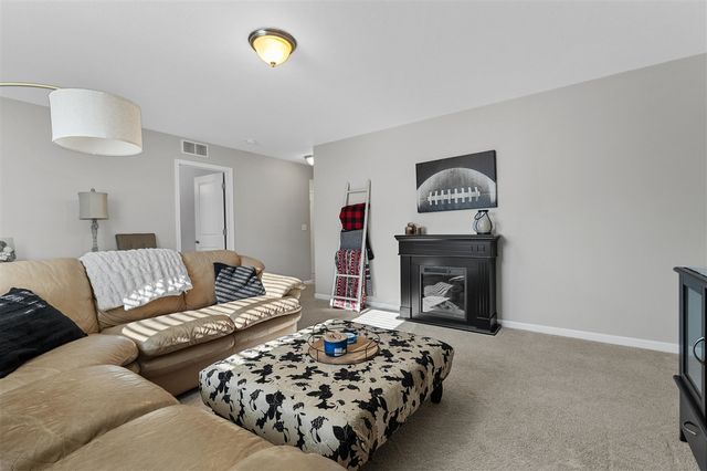 1327 Gardner Pond Lane, Vicksburg, MI 49097