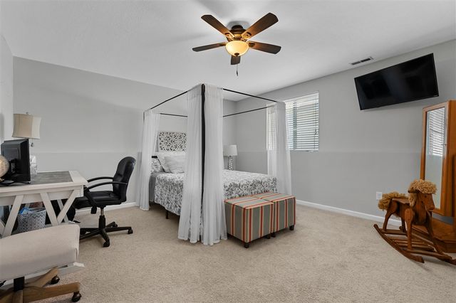 1327 Gardner Pond Lane, Vicksburg, MI 49097